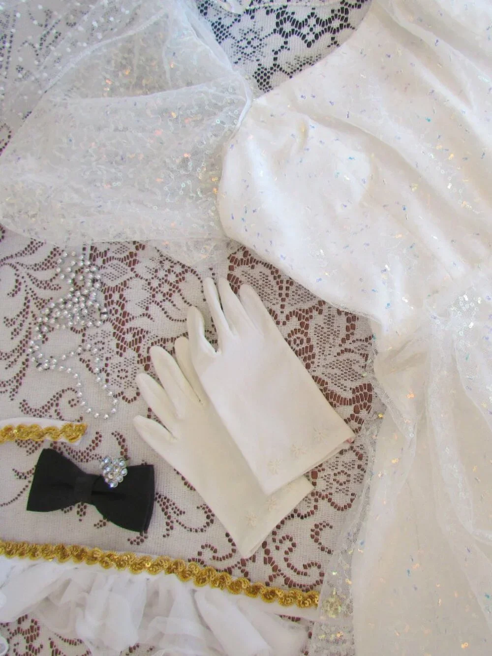 GIRL'S BRIDE DRESS-UP PLAY ACCESSORIES; DRESS, VEILS, GLOVES, RING, TUTU, BAG ++